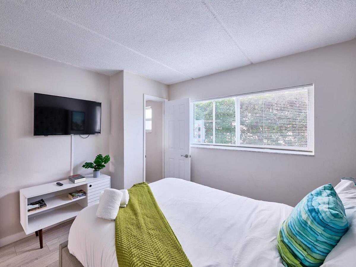 Grand 2 Bedroom On The Intracoastal 里维埃拉海滩 外观 照片