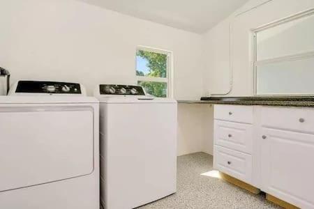Grand 2 Bedroom On The Intracoastal 里维埃拉海滩 外观 照片